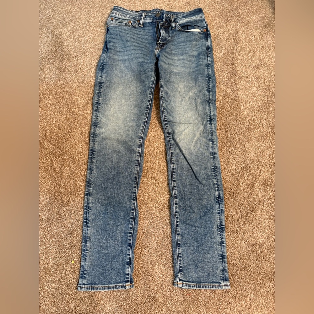 American Eagle Outfitters Men’s Straight Jeans in Faded Blue Wash
